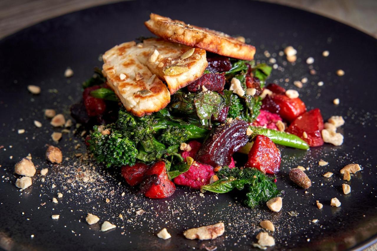 科斯罕 梅休因阿姆斯宾馆酒店 外观 照片 A salad with grilled halloumi cheese